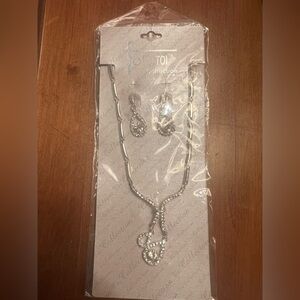 Toi Collection Rhinestone Necklace & Earring Set
